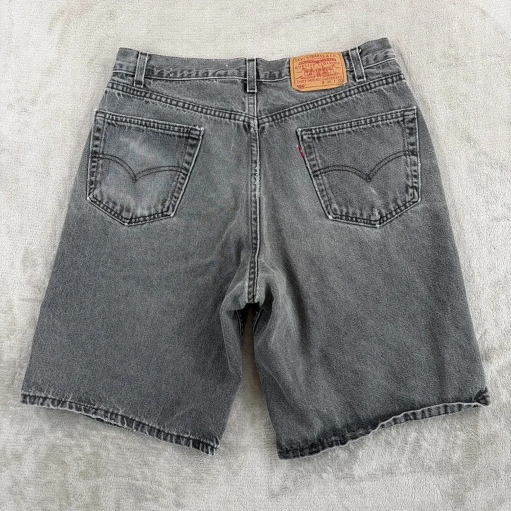 Vintage Levi's 550 Relaxed‎ Fit Denim Shorts Men 34 (Tag 36) Distressed 90s USA